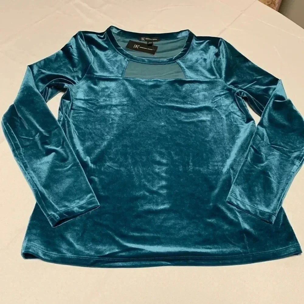 International Concepts Women’s Top, Size L. says Mosaic green.